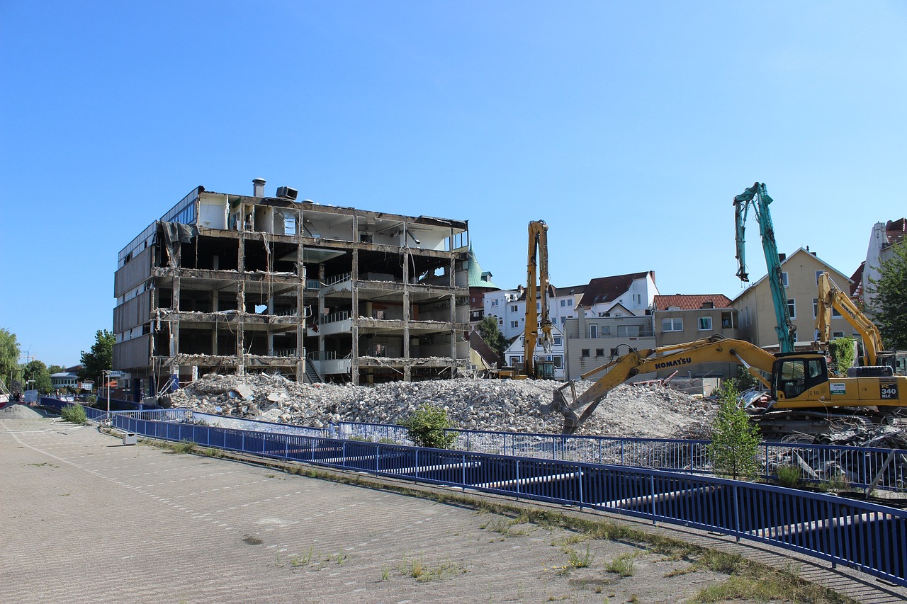 在公路工程建设过程中，物资进出场记录的完整性和可追溯性对于保障工程质量、控制成本以及应对可能出现的风险具有十分重要的作用。然而，在实际操作中，由于种种原因，物资进出场记录往往存在不完整、难以追溯的问题，这不仅影响了工程管理的效率，也可能给项目的顺利进行带来隐患。为了解决这一问题，建立有效的物资追溯机制显得尤为重要。